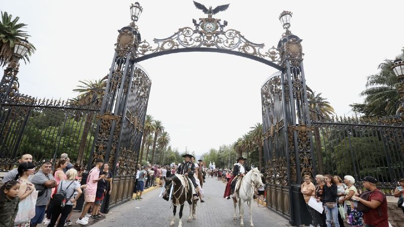 Mendoza celebró la tradición de la vendimia a puro arte