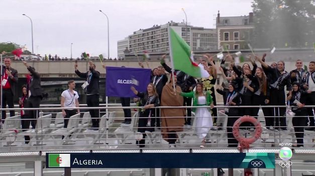 La delegación de Algeria sorprendió a todos con el homenaje.