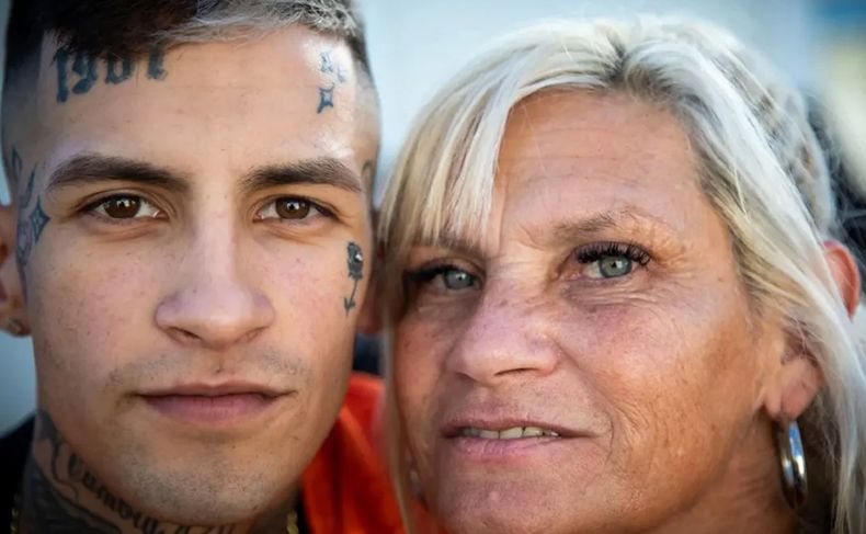 La mamá del cantante de cumbia 420 relató cómo fue pérdida de su hijo Sale.
