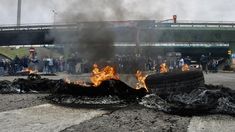Los colectiveros cortaron General Paz y Alberdi, a la altura de Ruta 3. Los colectiveros cortaron General Paz y Alberdi, a la altura de Ruta 3.