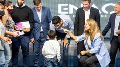 Las autoridades del organismo y la diputada durante la entrega en La Plata.