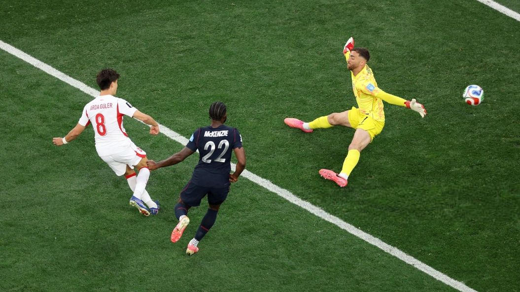 Gol de Turquía que sorprende a Estados Unidos.&nbsp;
