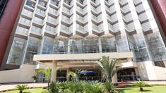 Al lado del cuerpo había tabletas de pastillas y documentos y se analizan varias heridas cortantes en el muslo. Al lado del cuerpo había tabletas de pastillas y documentos y se analizan varias heridas cortantes en el muslo.