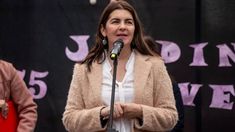 Nadie que se quiera manifestar se acerque al acto por favor”, afirmó la intendenta.&nbsp;