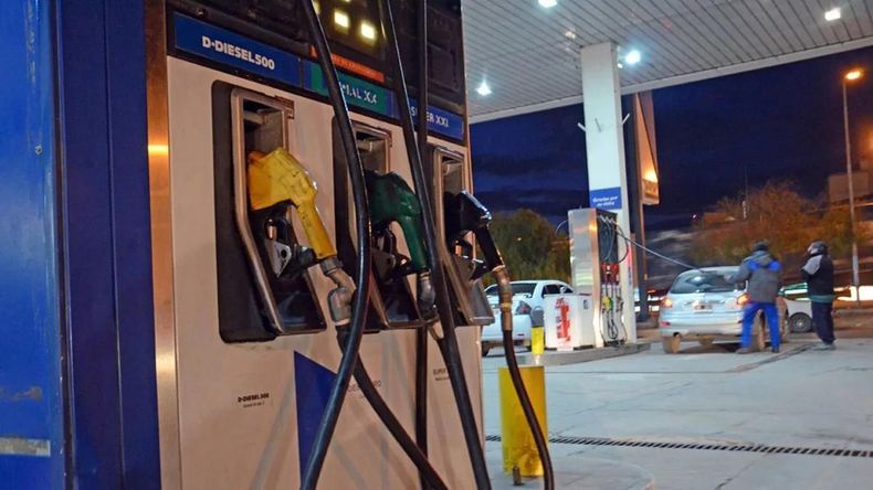 Con el inicio del mes de julio, los precios de las naftas y el gasoil aumentan, tras la decisión del Gobierno de atenuar la suba en el impuesto a los combustibles para no trasladar una mayor presión a la inflación