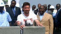 Critican el look de Lionel Messi durante su visita a Gabón: Vino sucio y sin afeitar Critican el look de Lionel Messi durante su visita a Gabón: Vino sucio y sin afeitar