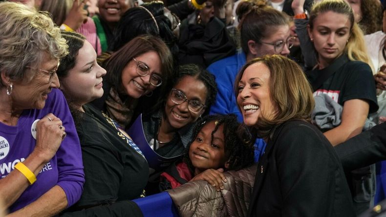 Kamala Harris es la primera vicepresidenta mujer, de raza negra y de origen surasiático.