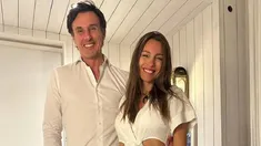 Pampita se sacó el anillo de bodas. Pampita se sacó el anillo de bodas.