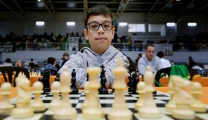 El niño comenzó a jugar al ajedrez en plena pandemia.