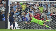 Dibu se volvió tendencia por un gesto que le hizo a Mbappé previ a uno de los penales del francés Dibu se volvió tendencia por un gesto que le hizo a Mbappé previ a uno de los penales del francés