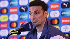 Lionel Scaloni respondió duramente ante la consulta del periodista. Lionel Scaloni respondió duramente ante la consulta del periodista.