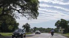Habrá vientos leves del sector este durante todo el domingo. Habrá vientos leves del sector este durante todo el domingo.
