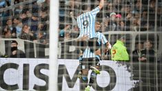 Maravilla Martínez volvió a marcar, tras la asistencia de Roger Martínez. Maravilla Martínez volvió a marcar, tras la asistencia de Roger Martínez.