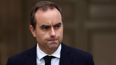 Lecornu renunció menos de 24 horas después de formar gobierno. Lecornu renunció menos de 24 horas después de formar gobierno.