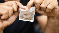 El 98% de los casos de VIH son por relaciones sexuales sin preservativo. El 98% de los casos de VIH son por relaciones sexuales sin preservativo.