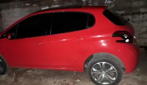 Futbolista perdió el control de su auto y chocó contra un cartel: manejaba borracho