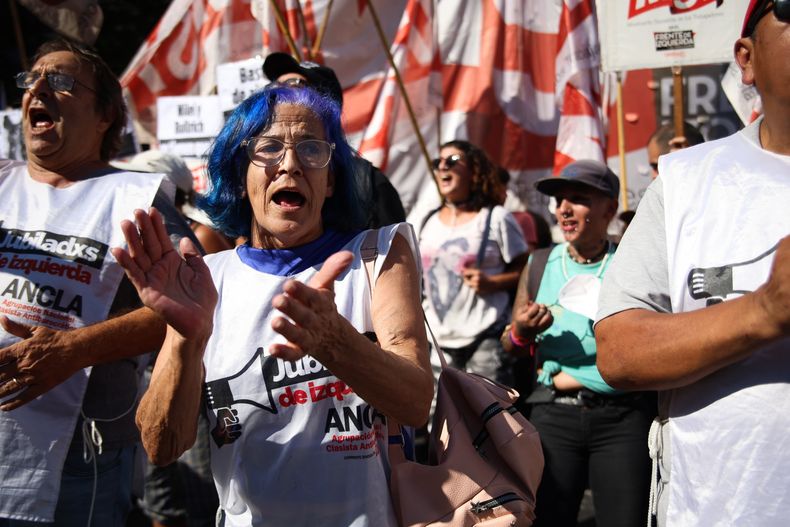 Tras la represión del 12 de marzo, la marcha del 19 se desarrolló sin problemas con la Policía. Tras la represión del 12 de marzo, la marcha del 19 se desarrolló sin problemas con la Policía.