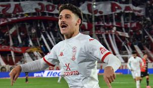 Cóccaro marcó un doblete en la victoria de Huracán.