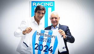 Costas junto al presidente del club, Víctor Blanco.