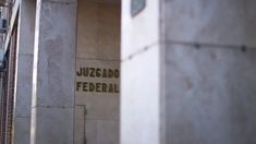 Habilitaron la feria judicial en San Juan para tratar el amparo presentado para frenar el DNU de Milei.