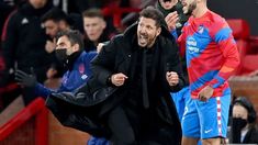 El entrenador festejó y se marchó al trote a los vestuarios. El entrenador festejó y se marchó al trote a los vestuarios.