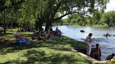 En Córdoba hay un pueblito especial para comer una picada frente a su lago o río. En Córdoba hay un pueblito especial para comer una picada frente a su lago o río.