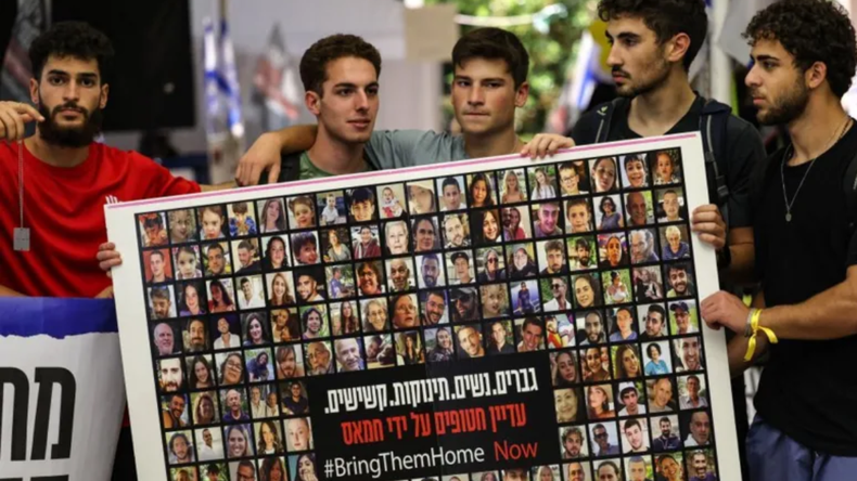 Familiares de los secuestrados en el territorio israelí. Familiares de los secuestrados en el territorio israelí.