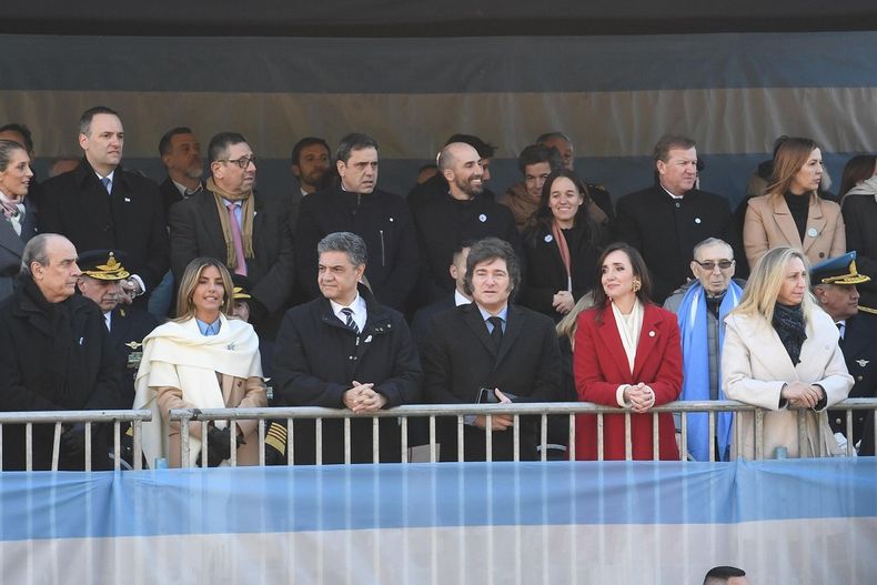 Javier Milei Encabezó El Desfile Militar En La Ciudad Quiénes Fueron Los Grandes Ausentes 7068