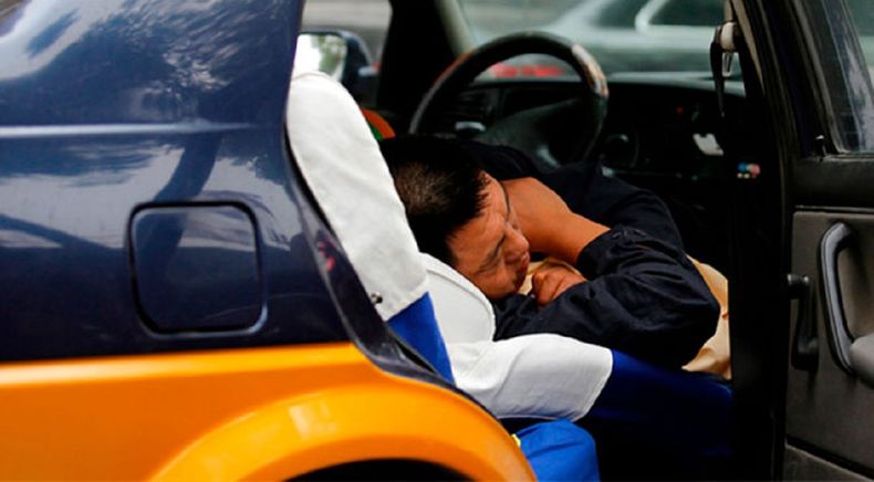 EEUU permite dormir en el auto a trabajadores que no pueden pagar alquiler.