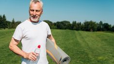 El cáncer de próstata suele presentarse a partir de los 50 años. El cáncer de próstata suele presentarse a partir de los 50 años.