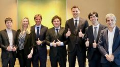 El presidente Javier Milei, Karina Milei y Caputo junto el CEO de OpenAI, Sam Altman, y su equipo.