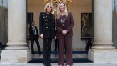 Brigitte Macron y Karina Milei, en un encuentro protocolar en Francia.