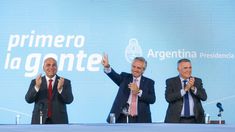 Alberto Fernández junto a Juan Manzur y Osvaldo Jaldo.