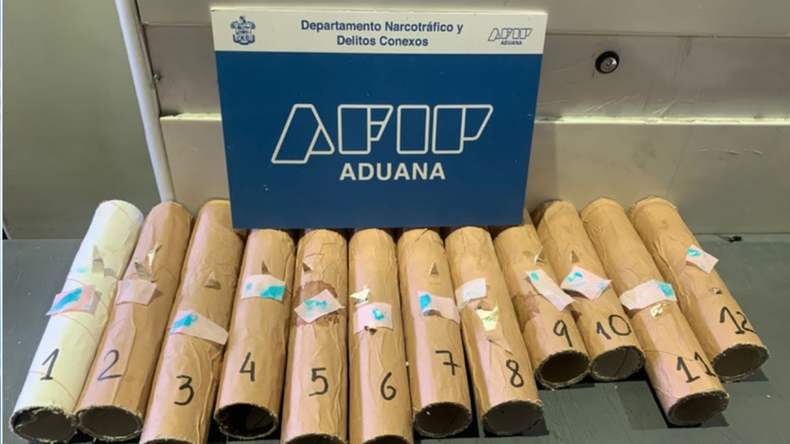 Los 12 piononos de nylon y cocaína que iban rumbo a Australia.