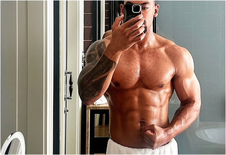 Su entrenamiento actual combina ejercicios con pesas y calistenia.