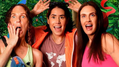 Tres amigas dejan atrás sus problemas y viajan al Amazonas, donde las reglas y sus expectativas no aplican.
