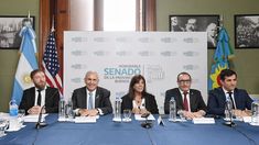 Marc Stanley durante su encuentro con legisladores bonaerenses.