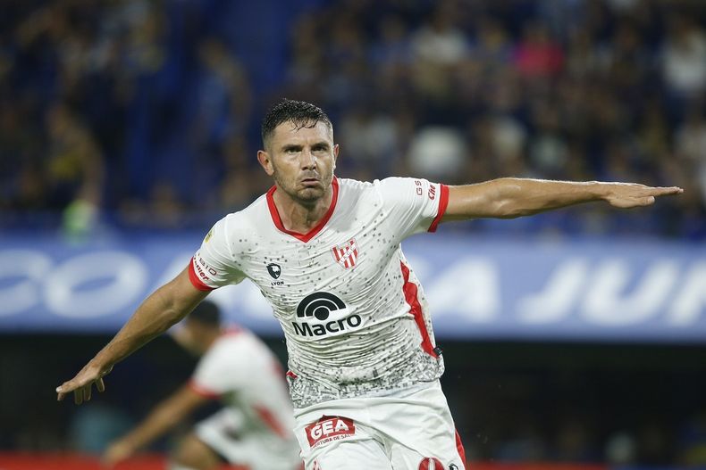 Adrián Martínez anotó el segundo gol de Instituto contra Boca.