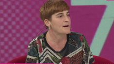 La escritora reflexionó sobre la responsabilidad que tiene que tener el periodismo para informar. La escritora reflexionó sobre la responsabilidad que tiene que tener el periodismo para informar.