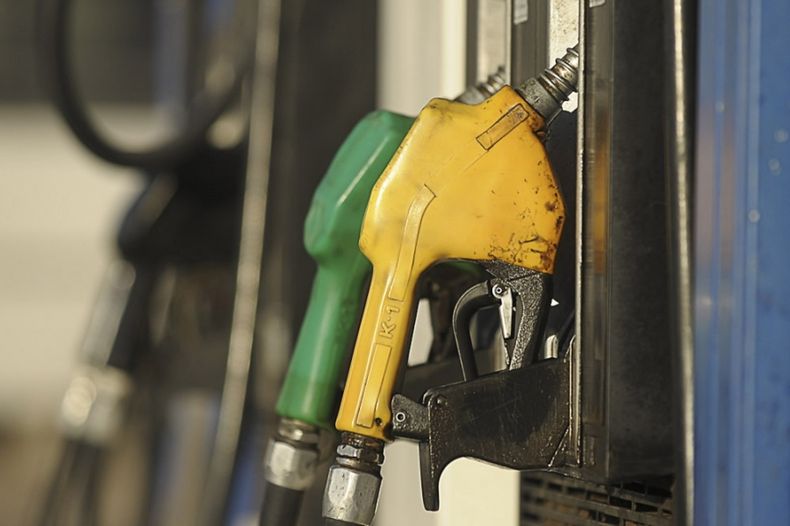 surtidores-nafta-gasoil-estacion-servicio-combustibles