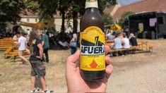 La cerveza Afuera, con el logo de la motosierra. La cerveza Afuera, con el logo de la motosierra.