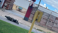 Un joven murió tras perder el control de su moto en La Plata. Un joven murió tras perder el control de su moto en La Plata.