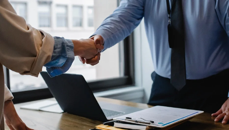 La entrevista laboral es la instancia de intercambio entre el reclutador y el candidato.