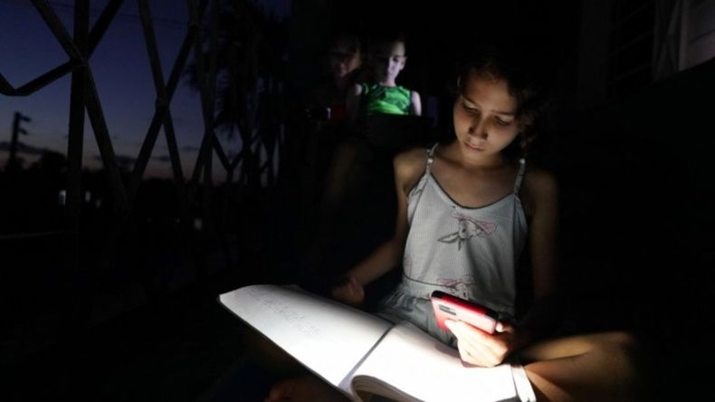 Más del 70 por ciento del territorio cubano se encuentra sin luz.