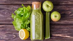 La alta cantidad de fibra presente en la lechuga contribuye a regular el tránsito intestinal, previniendo el estreñimiento y favoreciendo una flora intestinal saludable La alta cantidad de fibra presente en la lechuga contribuye a regular el tránsito intestinal, previniendo el estreñimiento y favoreciendo una flora intestinal saludable