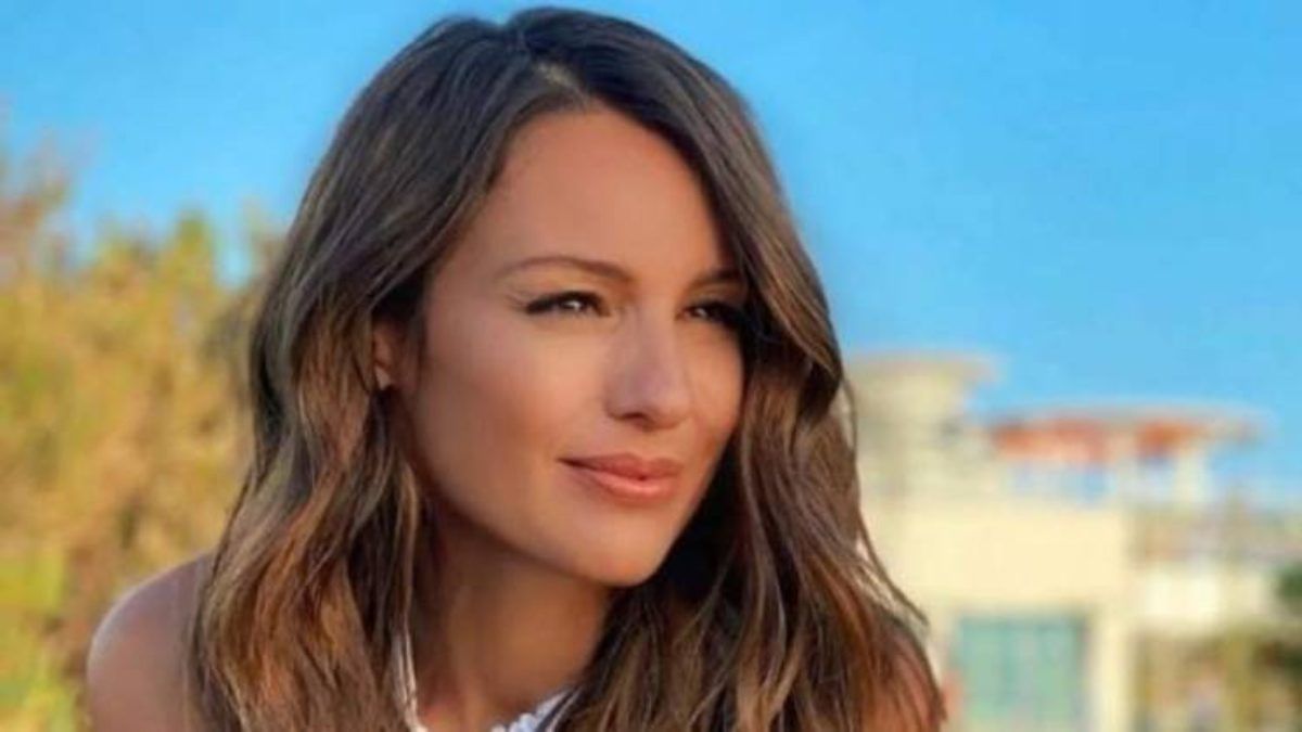 Pampita Mostró La Microbikini Al Hombro Con Un Color Que Causó Furor Para La Moda Del Verano 