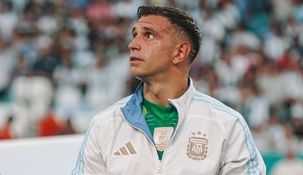Apoyaré a mis amigos en esta fecha FIFA con el dolor de no poder estar, señaló Dibu Martínez