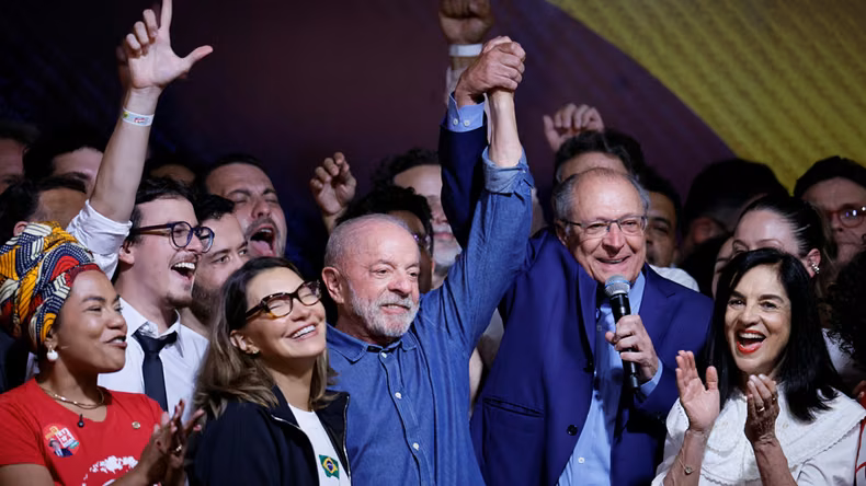 Lula da Silva en el búnker del PT en San Pablo tras ganarle a Flávio Bolsonaro y ser reelecto por el pueblo brasilero.