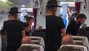 La increíble historia ocurrió en un avión de Virgin Airlines, en Australia. La increíble historia ocurrió en un avión de Virgin Airlines, en Australia.