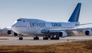 El avión sigue varado en Ezeiza y sus tripulantes se encuentran en un hotel en Canning.